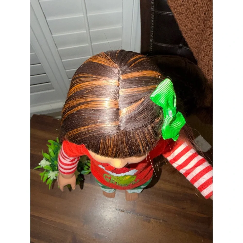 American Girl Doll 122 Brown Hair Highlights Grinch Holiday Outfit & Bow